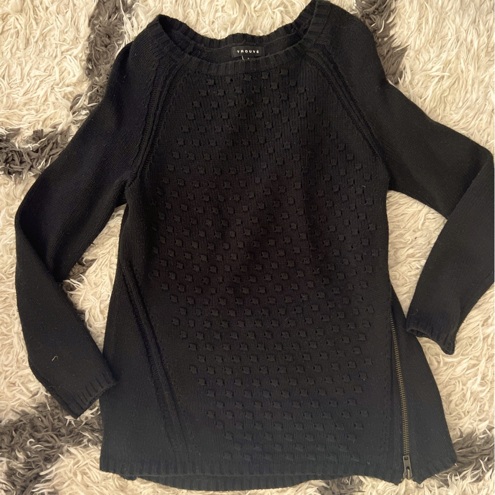Black medium weight sweater with zip detail